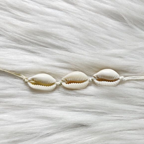 Bohemian Beach Vibes Conch Shell Bracelet White & Gold - Picture 1 of 4